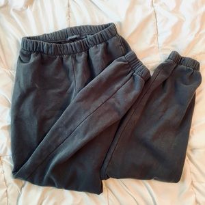 Brandy Melville Rosa Sweatpants in black